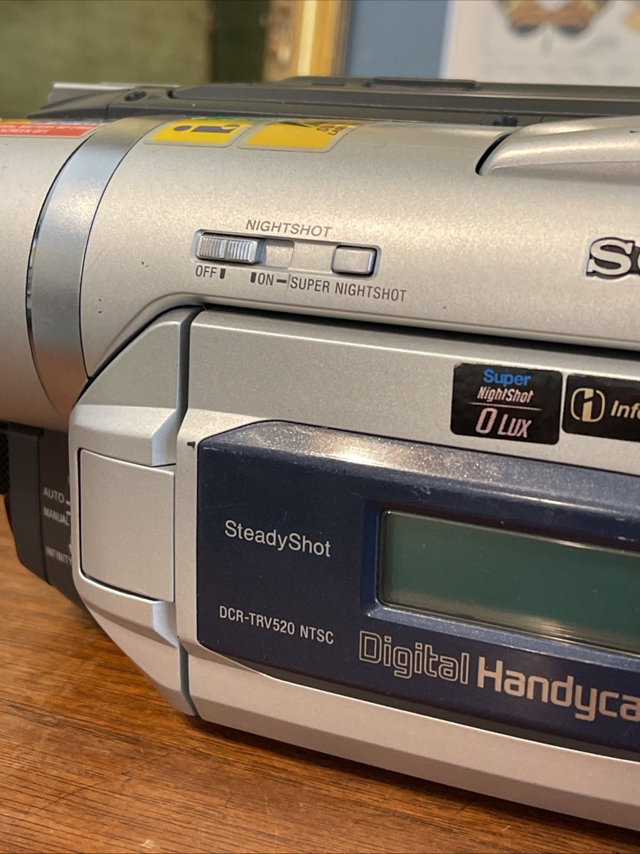 動作品　SONY Digital Hangycam DCR-TRV18 共 Sony DCR-TRV210E (video8, hi8 and digital8) – Firewire