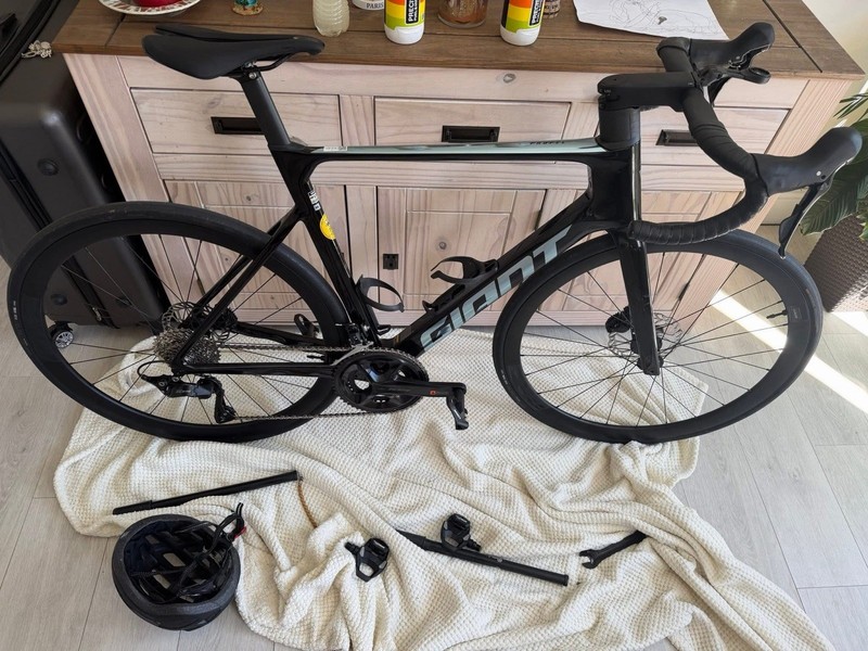 2025 Giant Propel Advance 2 Disc Road Bike Medium Large