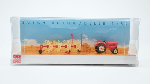 Busch H0 50007 tractor Porsche Junior K con volteador de heno | Condition: Gebraucht