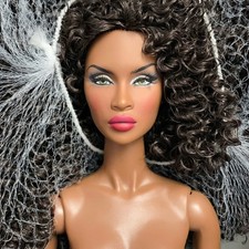 Integrity Toys Fashion Royalty Faces Of Adele Makeda 3.0 capelli ricci bambola nuda