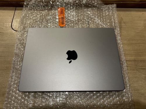 Apple MacBook Pro 14-inch M1 Pro chip 8-core CPU and 14-core 16GB RAM 512GB - Picture 1 of 13