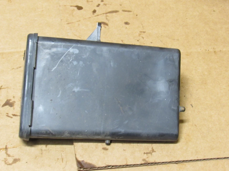 1981 Honda CB900C Custom 10 velocidades caixa de ferramentas e tampa 83520-461-000 - Imagem 4 de 4