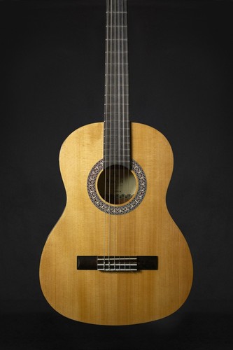 Admira Alba 3/4 Size Classical Guitar - Picture 3 of 7