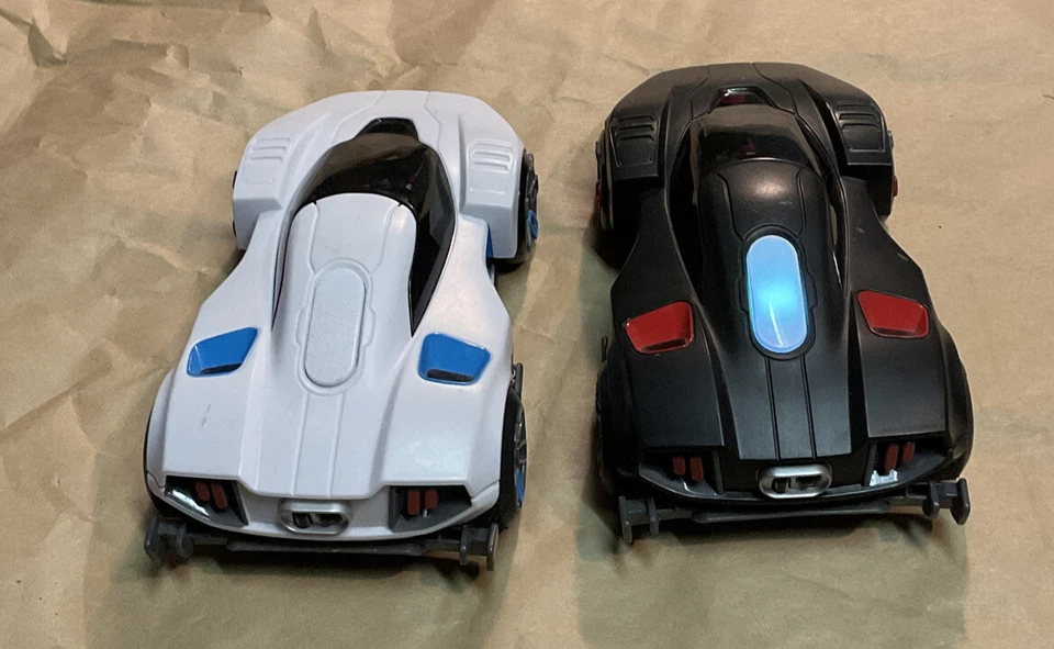 Coche de juguete Wow Wee 2014-2 X # 0420 blanco y negro,7". Foto 4 de 4