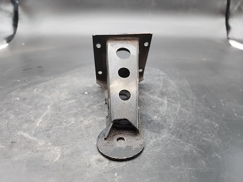 Brazo de montaje motor lado pasajero derecho bmw e30 m20 r4-74 84-91 325e 325i 325es  Foto 2 de 4