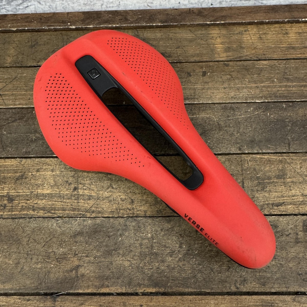 Bontrager Verse Elite Bicycle Saddle Seat Red 145mm Short Road MTB