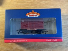 bachmann OO gauge 37-951 CONFLAT WITH BD CONTAINER BR CRIMSON