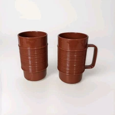 2 Rubbermaid Vintage Stackable Melamine Melmac Rust Ribbed Cups #3829 #3826 
