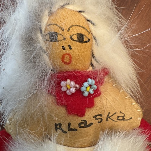 2 Vintage Alaska Eskimo Inuit Native Dolls Fur Hide Leather Felt 5” Handcrafted - Picture 4 of 7