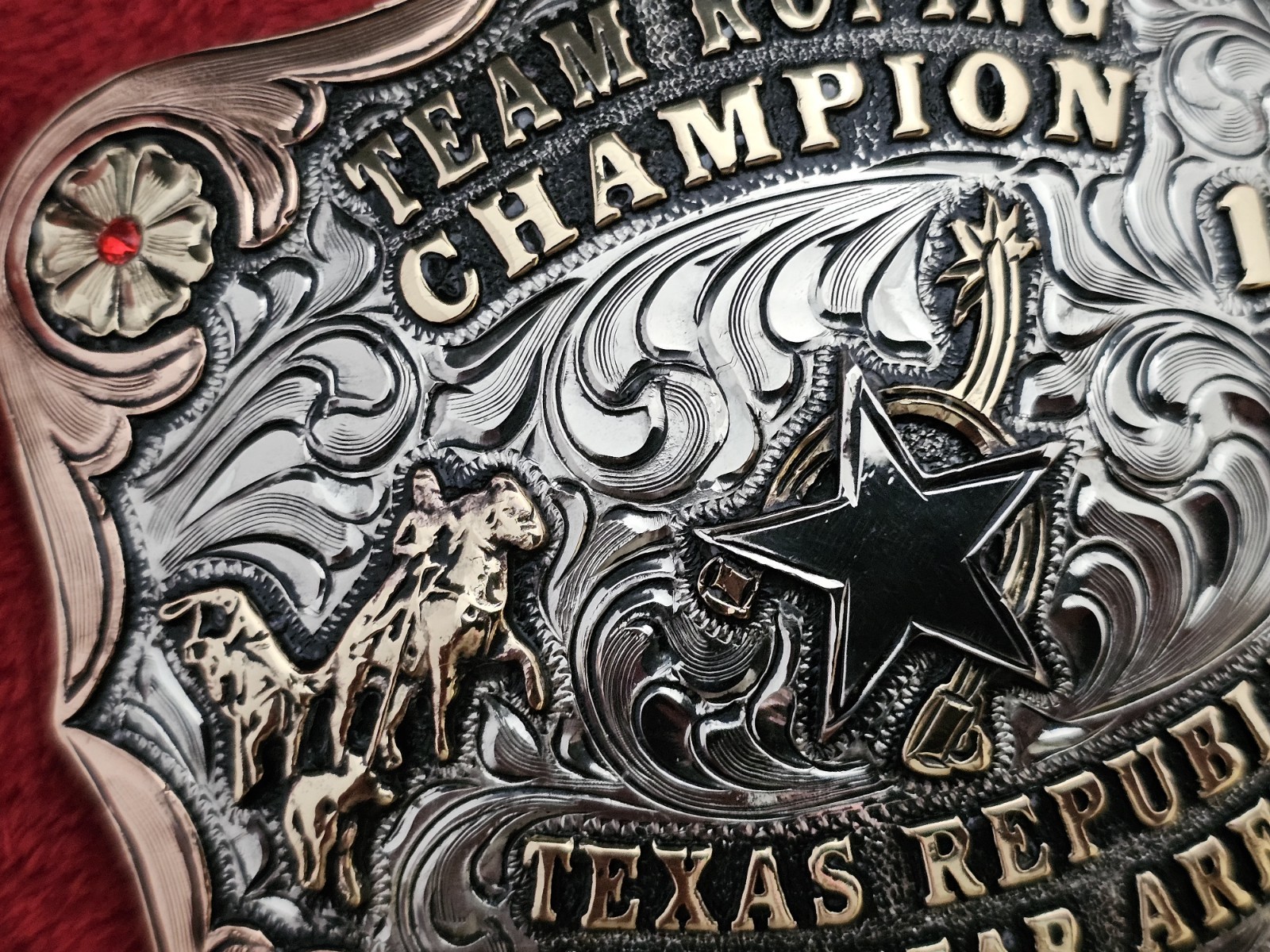 X~Treme Rodeo Champion 1974 Team Roping Trophy Buckle Collectible image 7