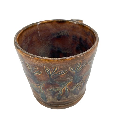 Taza de cerámica de estudio con sello de nudo celta, diseño en relieve de hojas, 12 oz hecha a mano - Imagen 4 de 9