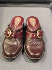 Women's Clarks Artisan Clogs Size 7 Burgundy