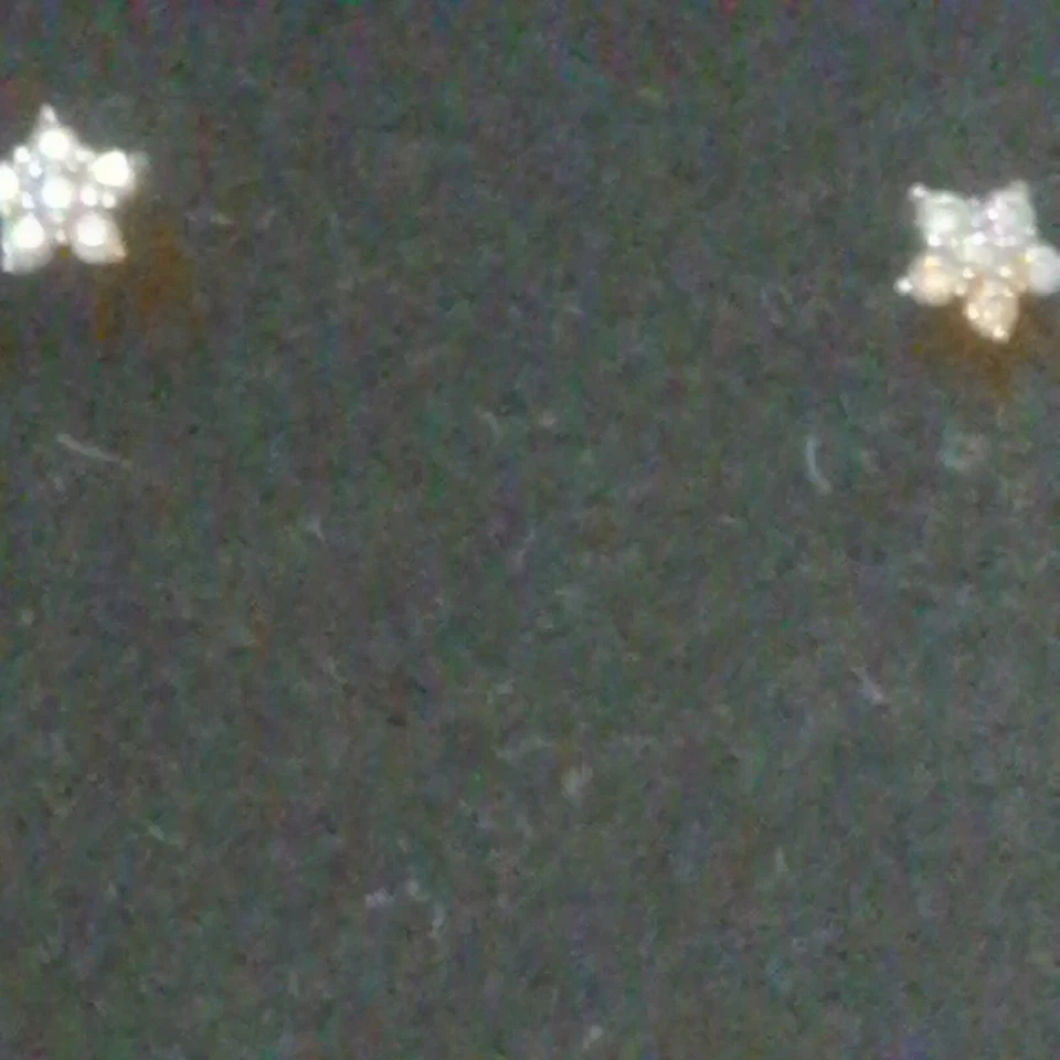 Orecchini in oro 9 kt 375 a forma di stella con zirconi della Stroili - Immagine 2 di 4