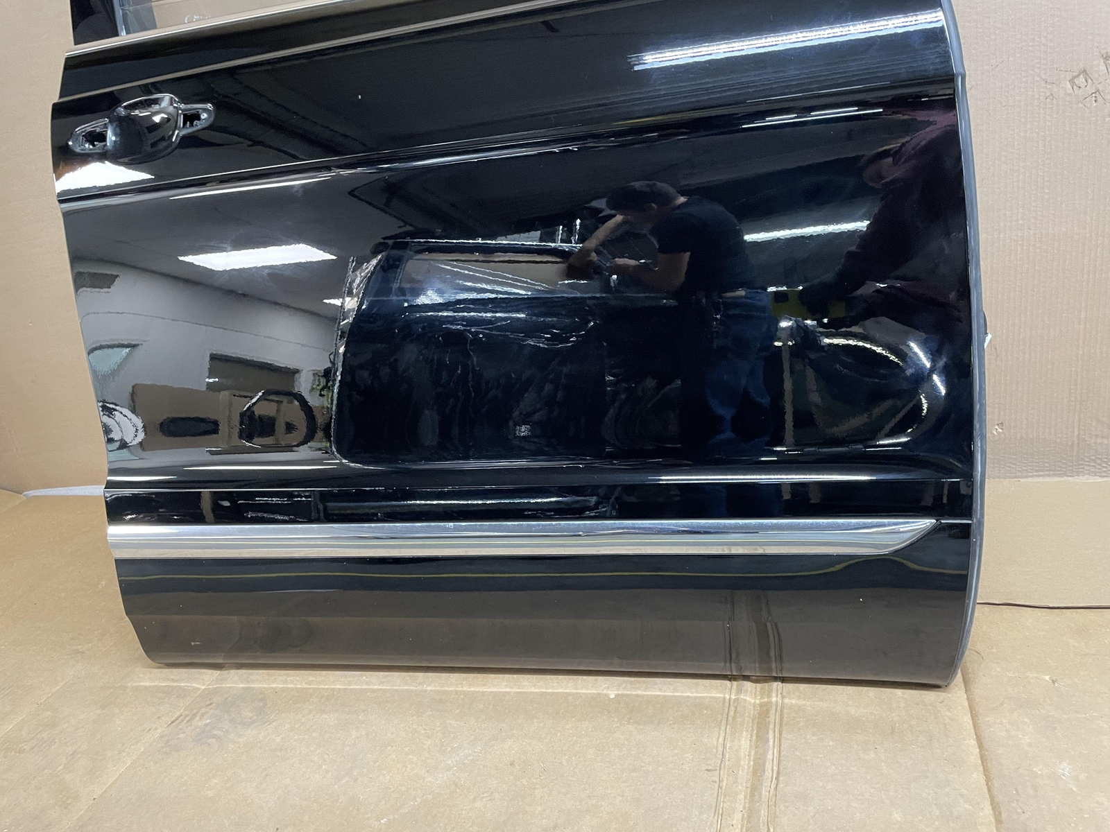 2018 BENTLEY BENTAYGA FRONT RIGHT SIDE DOOR W/O MIRROR & HANDLE W/ WINDOW GLASS