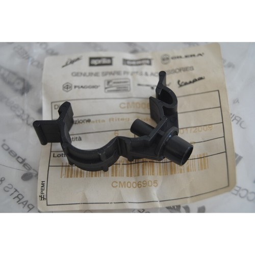 Molletta ritegno tubi carburante Fuel tube spring Piaggio Beverly 500 05 08 - Foto 2 di 2
