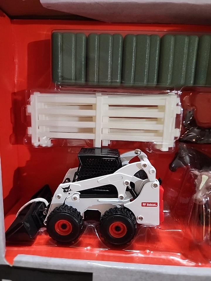 ERTL 1/32 Bobcat Hobby Set Skid Loader, Animals, Cow, Horse, Bales & Fence 47394 - Image 3 of 4