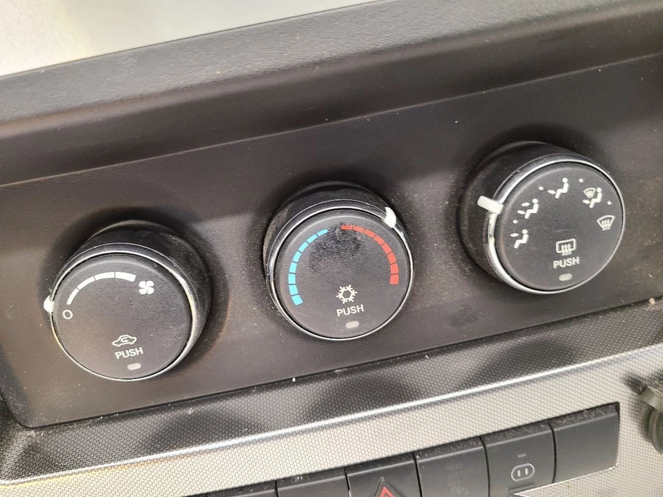 2008-2009 JEEP LIBERTY Temperature Control Manual 55111829AD 08-09 - Image 2 of 4