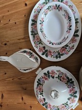 Wedgwood Woodland Rose Bone China Dinner Service 36 Pieces
