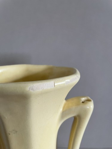 1940’S NELSON MCCOY ART DECO STYLE YELLOW MATTE 9"DOUBLE HANDLED VASE AS IS - Picture 7 of 10