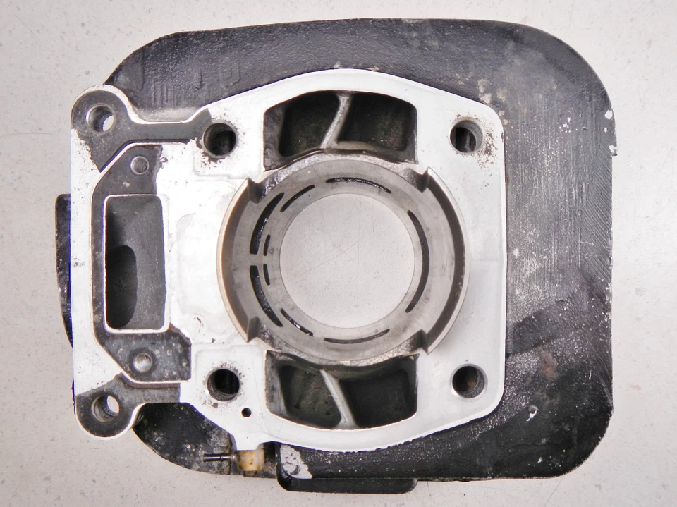 79 Suzuki DS185 DS 185 Cylinder Piston Jug - Image 3 of 4