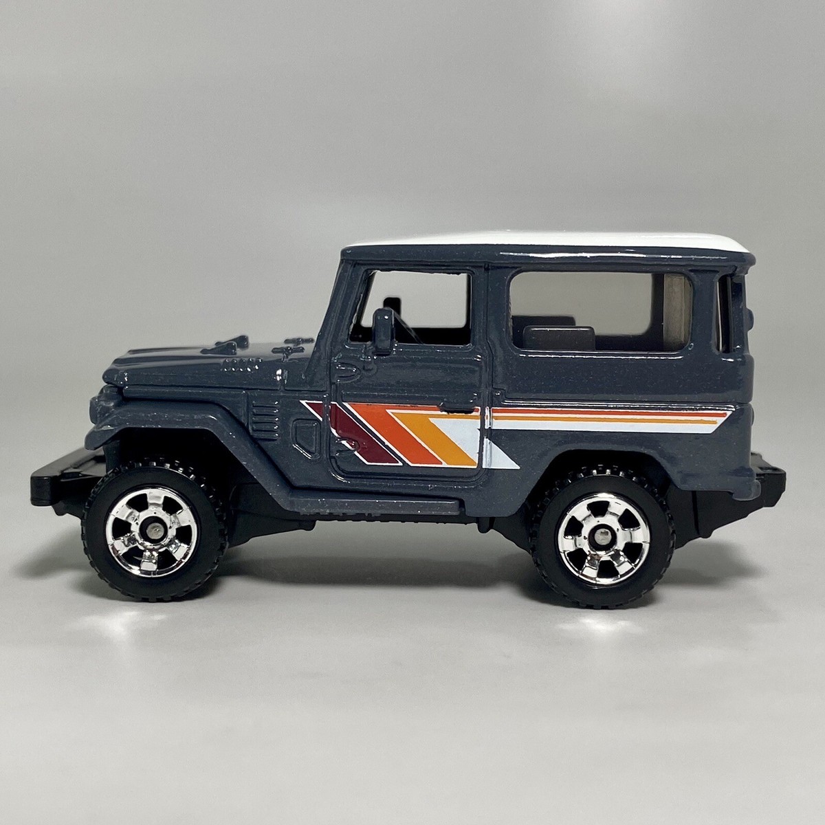 1968 Toyota Land Cruiser FJ40 Dark Gray 1:64 Diecast Diorama Model