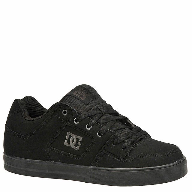 dc all black skate shoes
