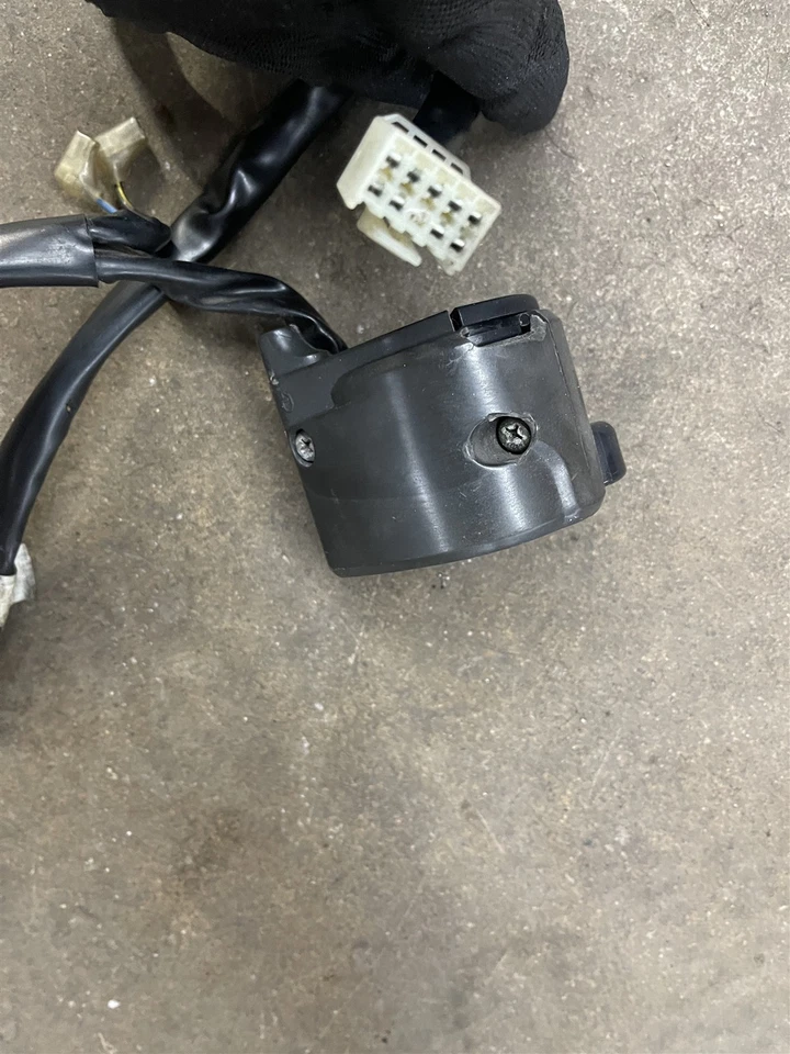 Interruptor de barra izquierda Yamaha YZFR1 YZF R1 04 05 06 2004 2005 2006 OEM bocina giro Foto 4 de 4