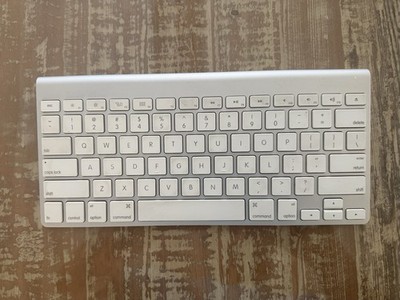 Apple Magic A1314 Bluetooth Wireless Aluminum Keyboard Silver Tested Working