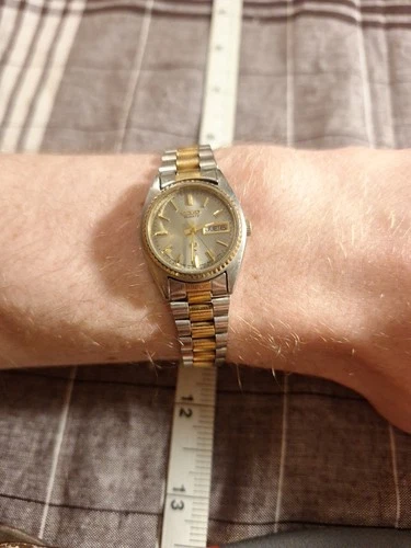 Vintage Seiko 8523-00B0 Quartz Watch Two Tone Day-Date Fluted Bezel Jubilee