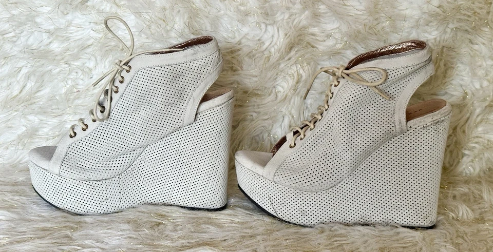 Tacones de cuña de gamuza crema muy volátiles para mujer talla 9 vintage Y2K Foto 3 de 4