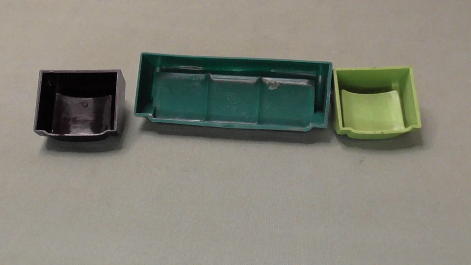 Sofá y sillas de salón muebles vintage para casa de muñecas de juguete Plasco Foto 4 de 4