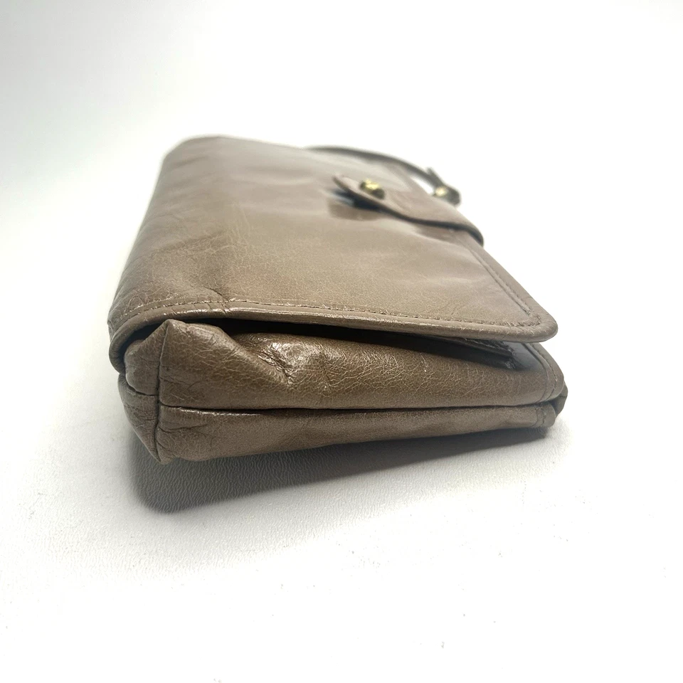 HOBO INTERNATIONAL Muñequera Plegable Organizador Cartera Cuero Pulido Taupe Foto 4 de 4