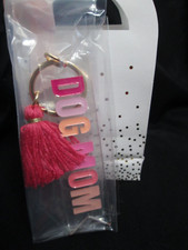 "DOG MOM" PINK ACRYLIC KEYCHAIN W/GIFT BAG