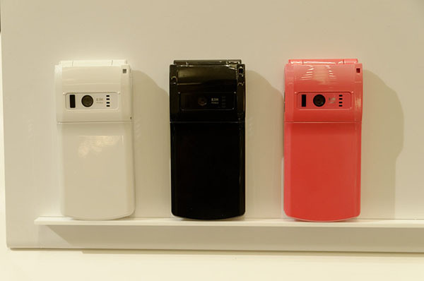 DOCOMO NEC N-01F 8.1 MP HD WATERPROOF UNLOCKED JAPANESE FLIP PHONE