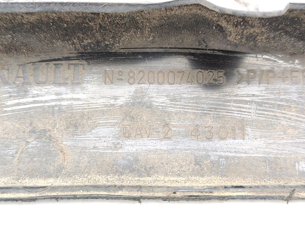 Renault Clio II MK2 1.5dCI 50kW 2002 Vorne Stoßstange Unten Rand  