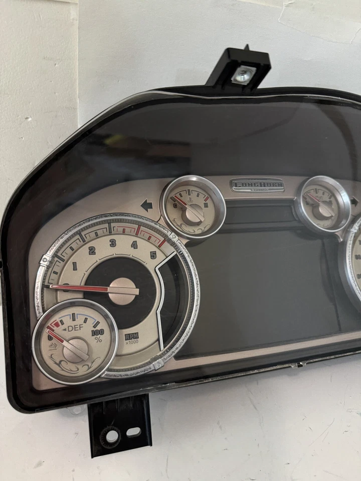 2014 RAM 3500 DIESEL CLUSTER SPEEDOMETER 200KM/H OEM P56054951AE 273K - Imagem 3 de 4