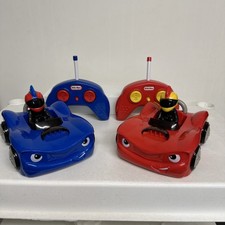 Little Tikes RC Wheelz Bumper Cars Red  Blue, Drivers  Remote Controls