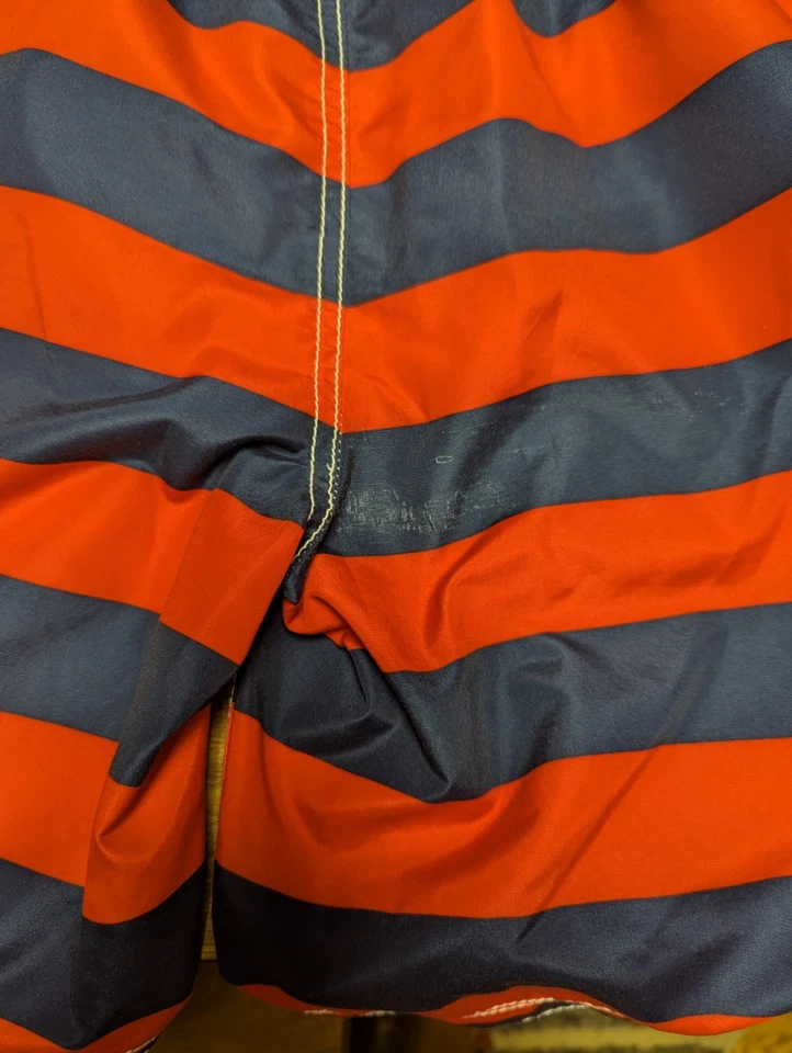 Pantalones Cortos de Natación GAP Surf Niños Tabla Niño XL (12) Reg Azul Marino y Rojo Rayas Muy Bonitos Usados en Excelente Condición Foto 3 de 4