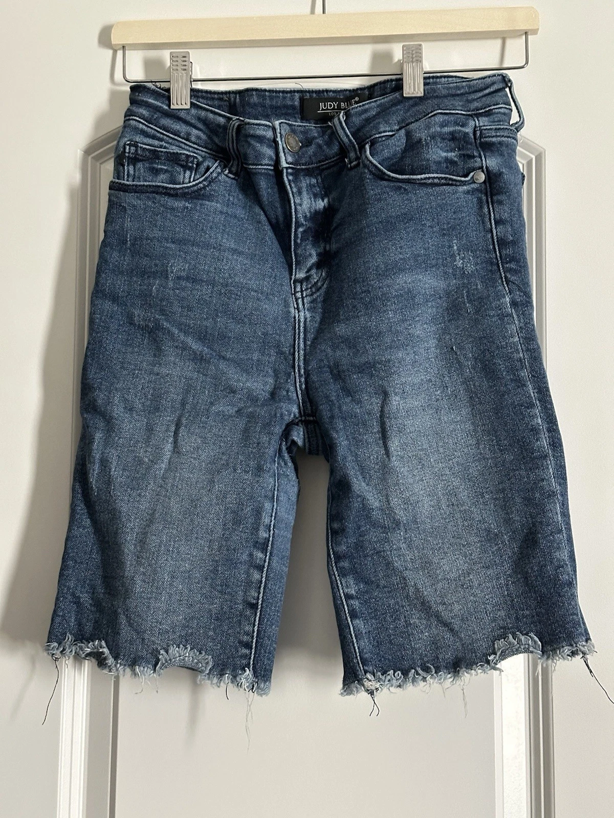 Judy Blue Size M Distressed Shorts Bermuda Length Stone Wash Casual Summer READ
Opens in a new windo