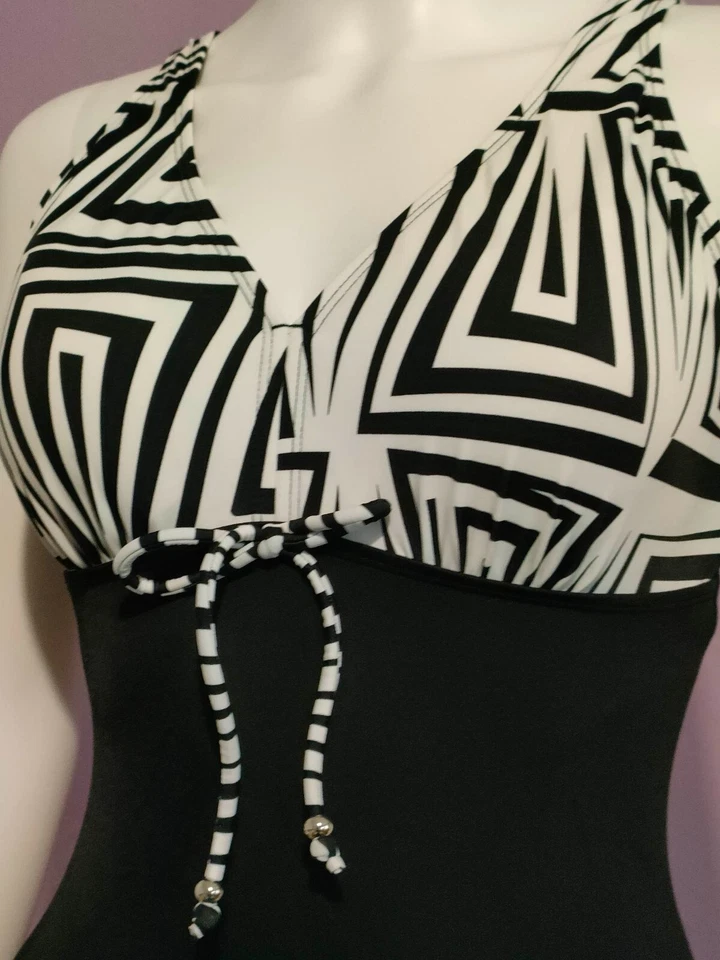 Schwarzer Print Geo Cup Badeanzug von bpc selection - Größe 16 - neu ohne Etikett - UVP 33 £ - Bild 2 von 4