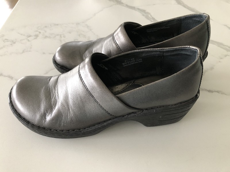 Women’s Size 8.5 Born Slip On Wedge Clogs Pewter Metallic Leather Shoes
