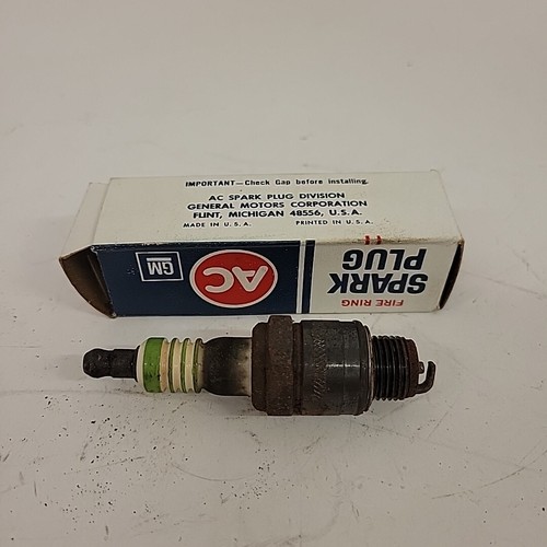 Vintage AC DELCO GM 45S Green, Fire Ring Spark Plugs #22 - Picture 2 of 6