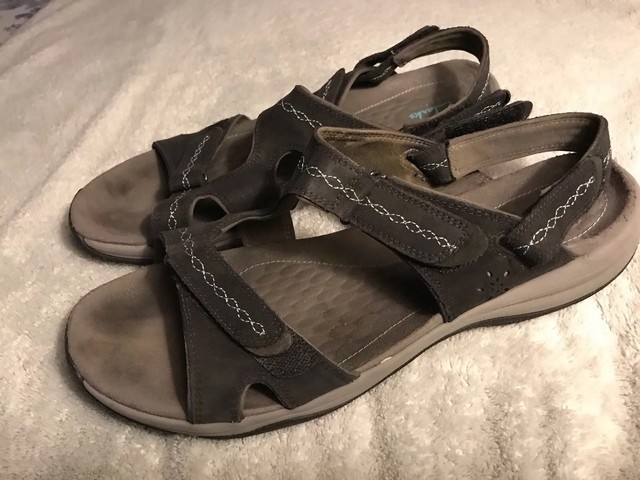 clarks ladies walking sandals