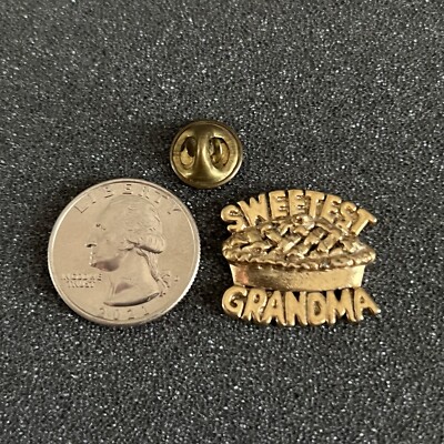 Sweetest Grandma Grandmother Baked Pie Gold Tone Pin Pinback #43810