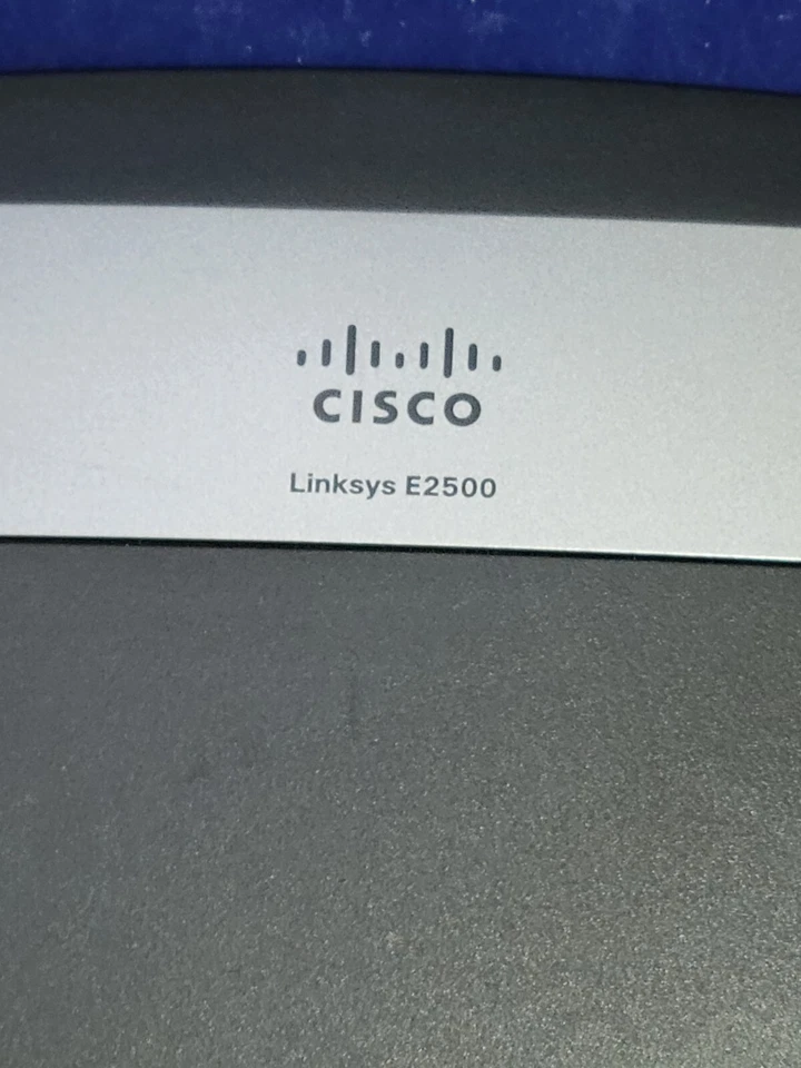 Cisco Linksys E2500 Advanced Dual-Band N Router 300 Mbps 4-Port 10/100 - Image 2 of 4