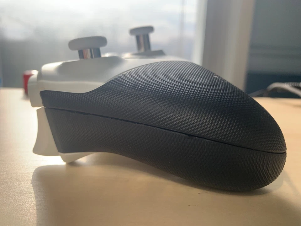 Controle Xbox Elite Series 2 branco em bom estado com pás - Imagem 4 de 4