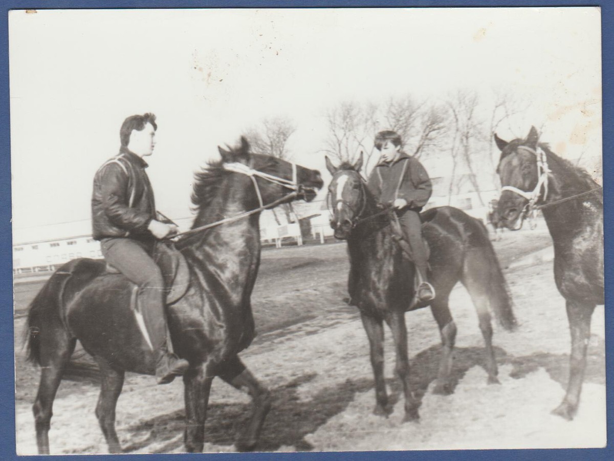 2 guys 1 horse