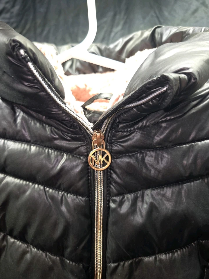 Casaco pesado preto Michael Kors tamanho 4 infantil feminino - Imagem 4 de 4