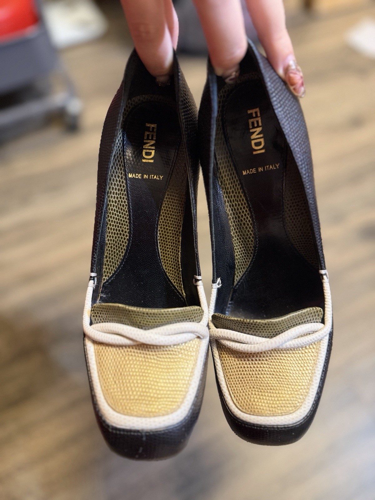 Fendi Women's Heel Lizard Embossed Leather Pumps Back White Yellow thumbnail 7