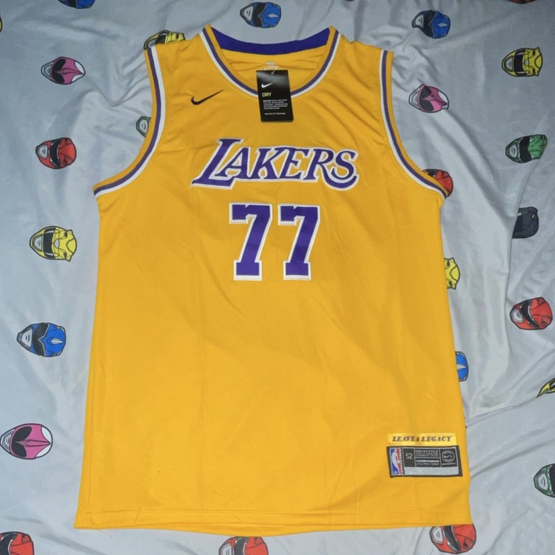 Nike Los Angeles Lakers Luka Dončić #77 Jersey – Size 52 (XL) – Yellow
